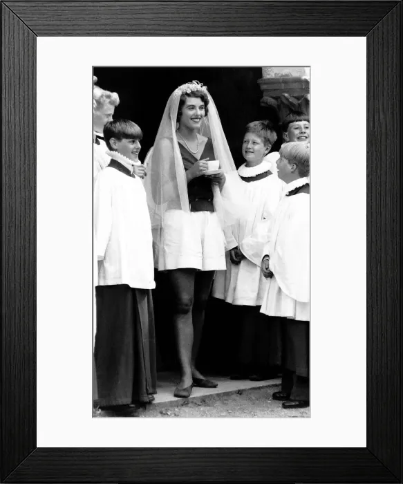 Framed Print : Liz Hurley a break from filming Christabel means a cuppa for liz Framed Print : Liz Hurley a break from filming Christabel means a cuppa for liz