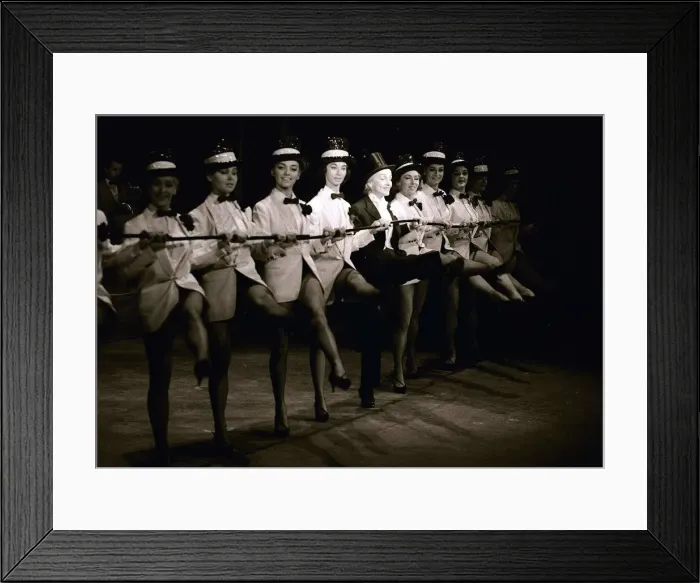 Framed Print : Marlene Dietrich on stage in Paris November 1959 Framed Print : Marlene Dietrich on stage in Paris November 1959