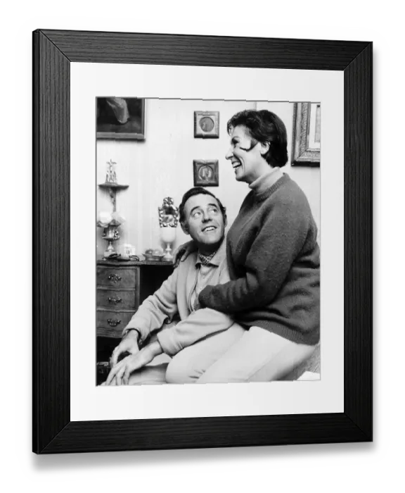 Framed Print : Terence Alexander actor at home with his wife Framed Print : Terence Alexander actor at home with his wife