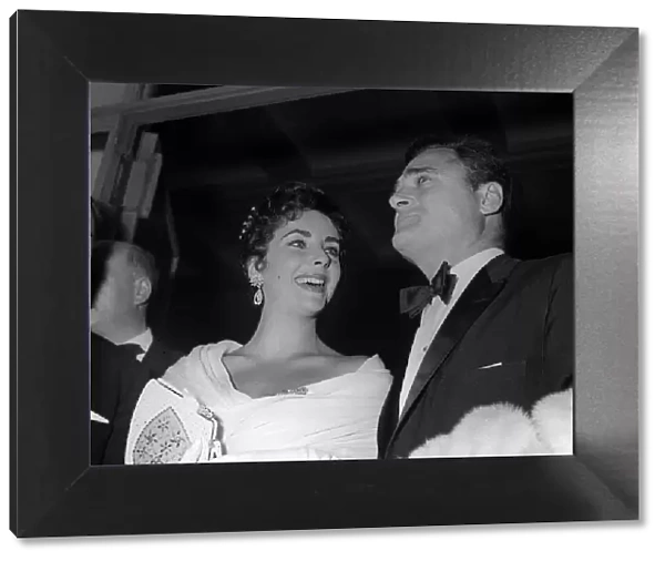 Elizabeth Taylor May 1957 and Mike Todd (R