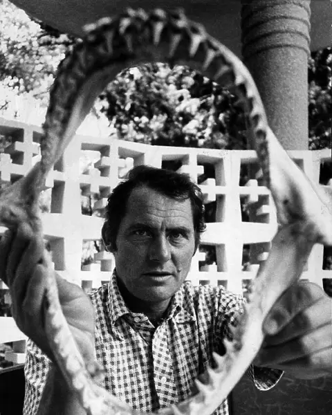 Robert Shaw Actor with shark Jaws June 1975