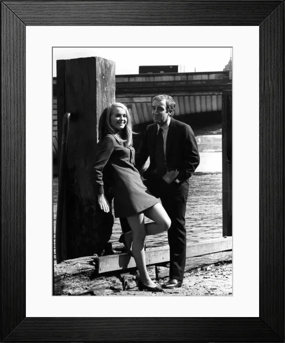  : Peter Sellers with Sinead Cusak daughter of actor Cyril Cusak filming with Peter Sellers