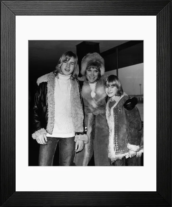 Framed Print : Wendy Craig actress with sons Alastair and Ross 1972 Framed Print : Wendy Craig actress with sons Alastair and Ross 1972
