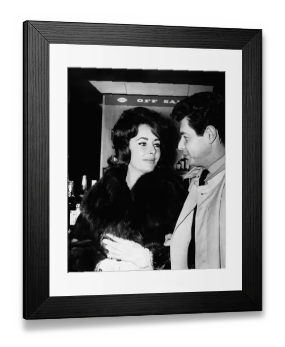 Framed Print : Eddie Fisher American Singer with wife Elizabeth Taylor November 1960