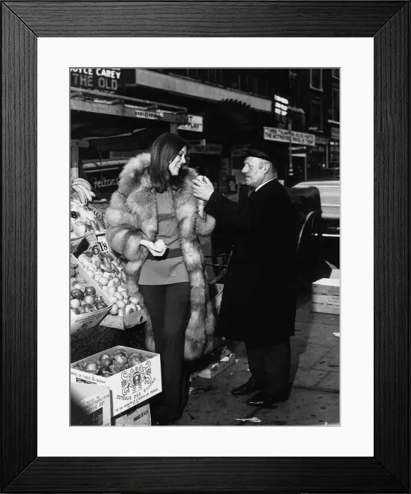 Framed Print : Actress Diana Rigg in London 1970 Framed Print : Actress Diana Rigg in London 1970