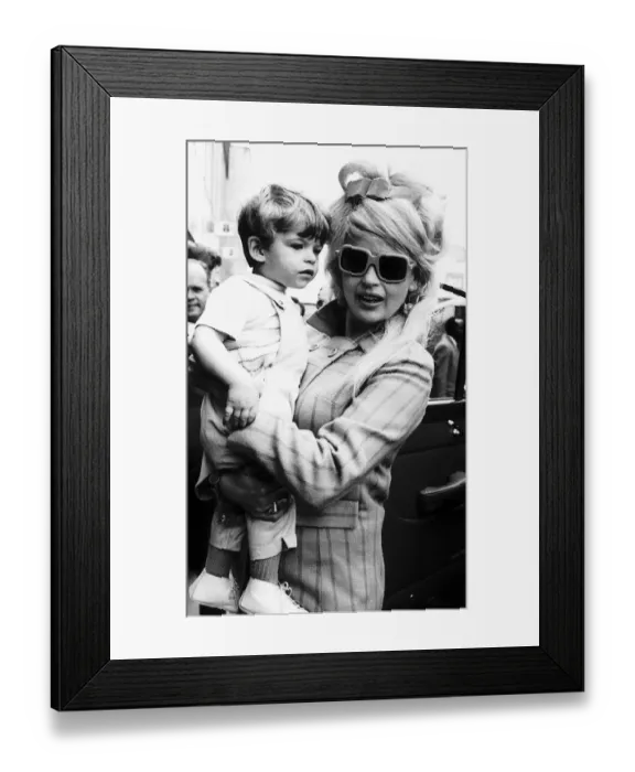 Framed Print : Jayne Mansfield carrying son Antonio 1967 Framed Print : Jayne Mansfield carrying son Antonio 1967