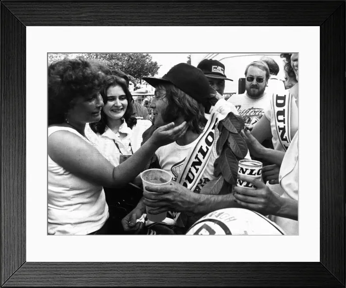 Framed Print : Ron Haslam wins his first IOM TT on a Honda in 1982 Framed Print : Ron Haslam wins his first IOM TT on a Honda in 1982