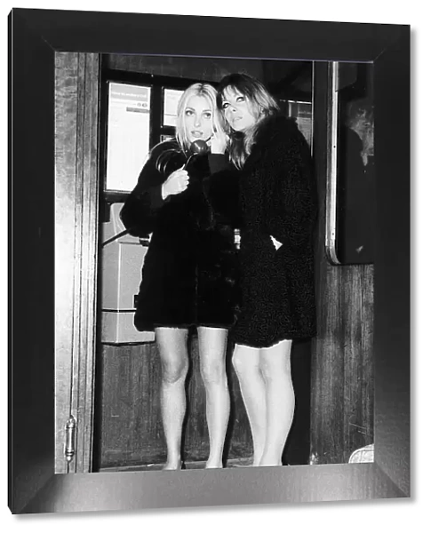 Sharon Tate and Ingrid Pitt, the two acresses were on the same plane from Rome