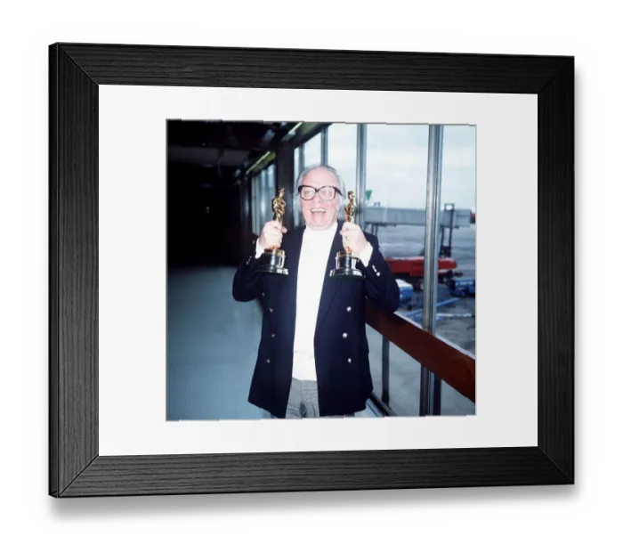 Framed Print : Sir Richard Attenborough Actor / Director at Heathrow airport with the Oscars he won for Framed Print : Sir Richard Attenborough Actor / Director at Heathrow airport with the Oscars he won for