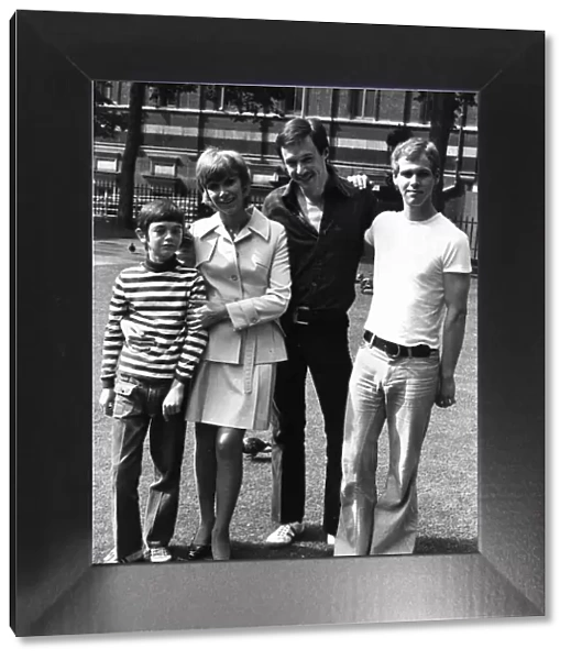 Wendy Craig actress with Andrew Dove (10) Rex Stallings and Trader Selkirk 1973