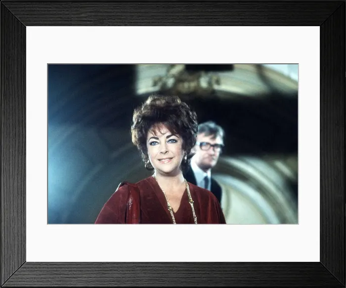 Framed Print : Elizabeth Taylor February 1982 Framed Print : Elizabeth Taylor February 1982