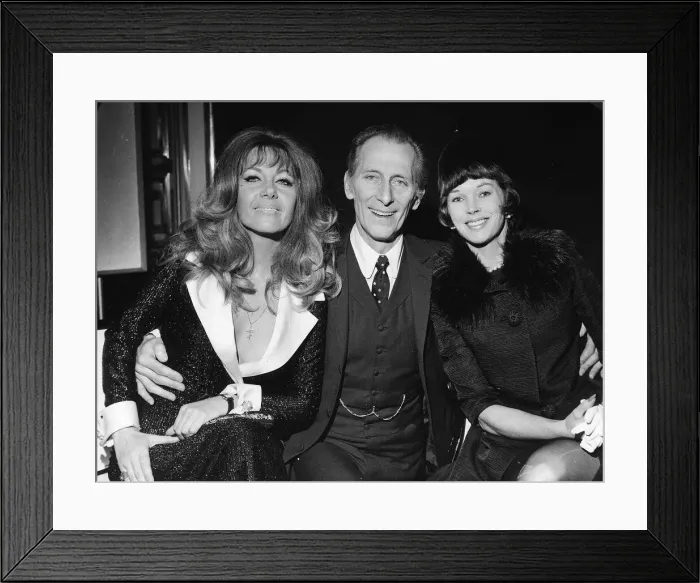 Framed Print : Peter Cushing actor with Ingrid Pitt (L) and Dawn Addams Circa 1970 Framed Print : Peter Cushing actor with Ingrid Pitt (L) and Dawn Addams Circa 1970
