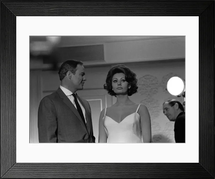 Framed Print : Marlon Brando and actress Sophia Loren on set filming