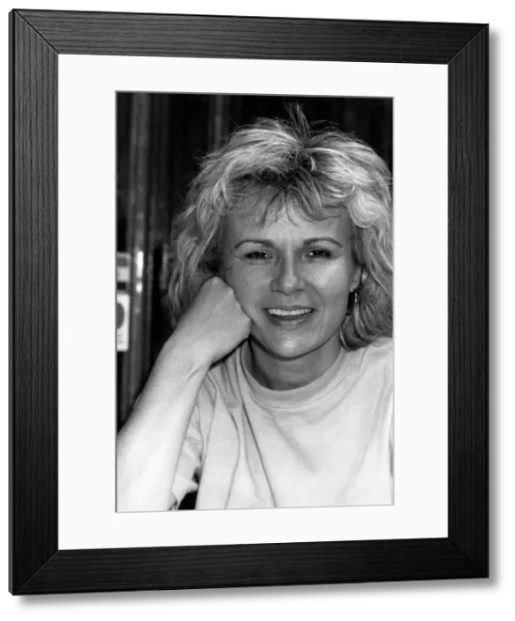 Framed Print : Julie Walters the actress, June 1989 Framed Print : Julie Walters the actress, June 1989