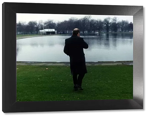 Gorden Kaye actor looking out over a boating lake in winter August 1989