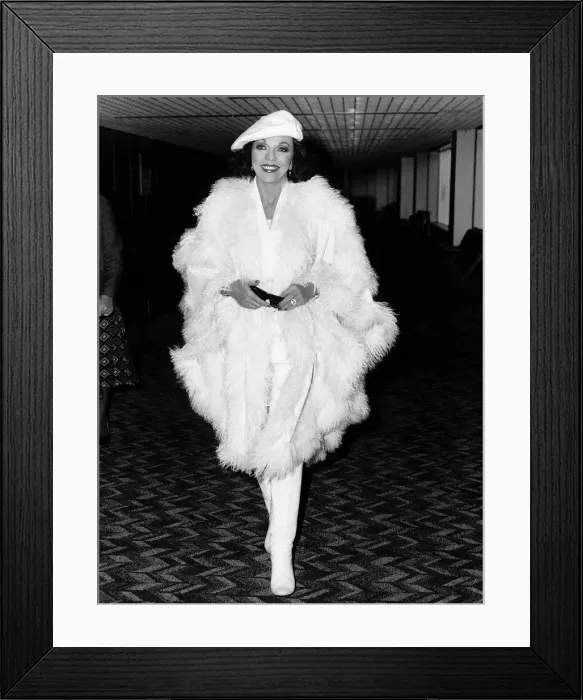 Framed Print : Joan Collins actress stars in Dynasty arrives at Heathrow, January 1988 Framed Print : Joan Collins actress stars in Dynasty arrives at Heathrow, January 1988
