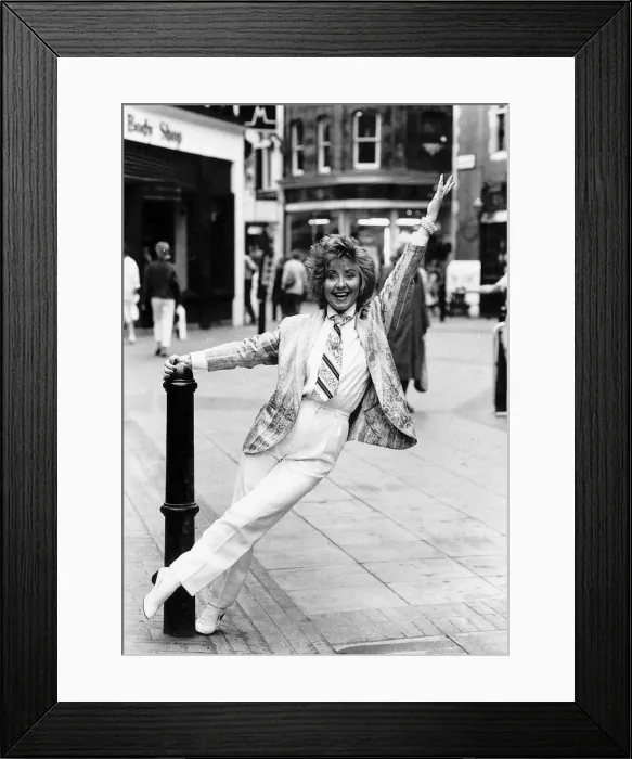 Framed Print : Lulu the singer and actress in August 1985