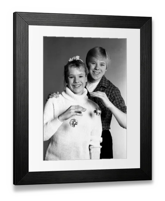 Framed Print : Actress Letitia Dean with brother Stephen try out new yo yos. January 1982