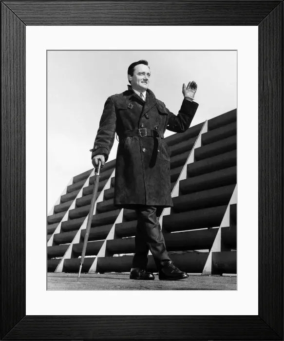 Framed Print : Robert Vaughn actor leaning on a walking cane, waving Framed Print : Robert Vaughn actor leaning on a walking cane, waving