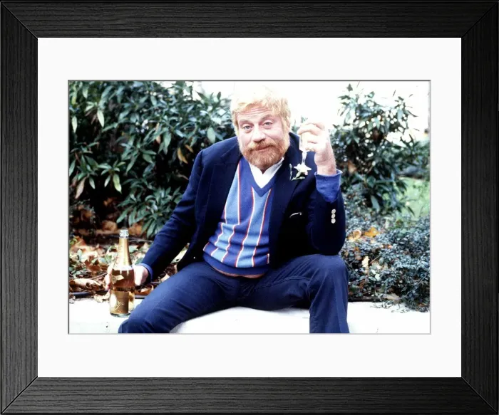 Framed Print : Actor Oliver Reed with a drink in November 1986 Framed Print : Actor Oliver Reed with a drink in November 1986
