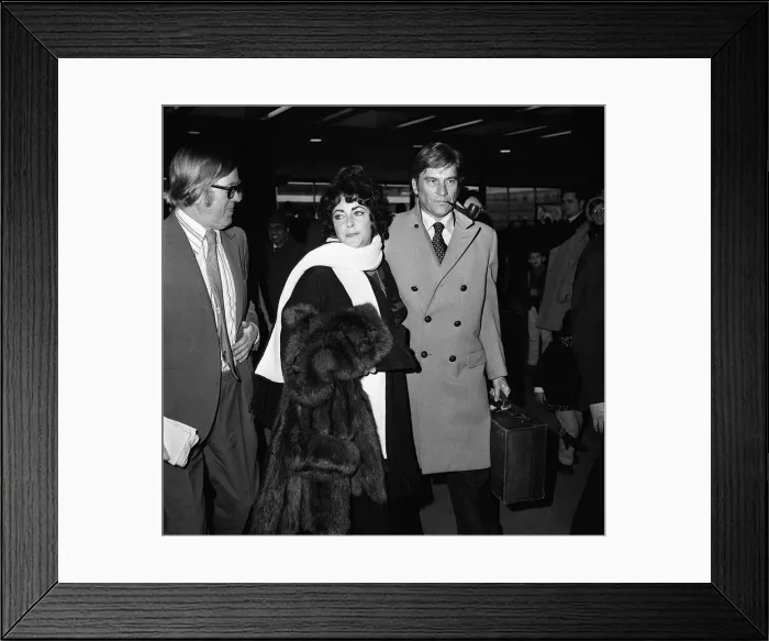 Framed Print : Elizabeth Taylor and husband John Warner in London December 1976 arriving Framed Print : Elizabeth Taylor and husband John Warner in London December 1976 arriving