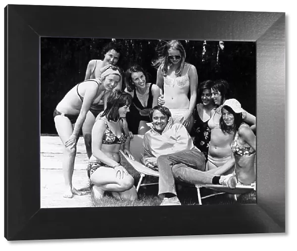 Robert Vaughn actor with girls - June 1971 Dbase MSi