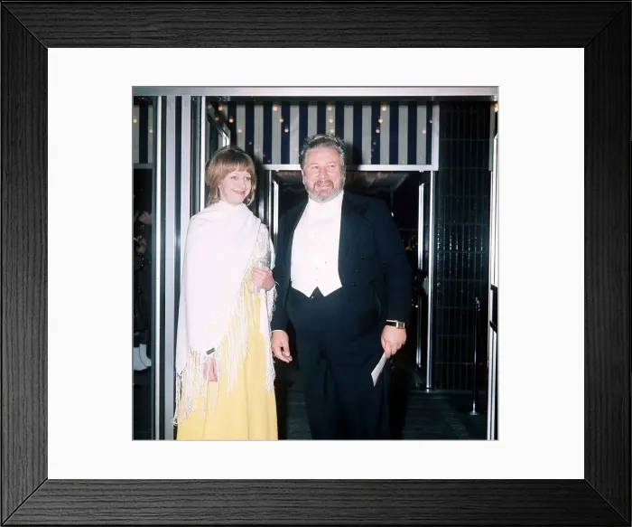 Framed Print : Actor and raconteur Peter Ustinov at the Premiere of Mary Framed Print : Actor and raconteur Peter Ustinov at the Premiere of Mary
