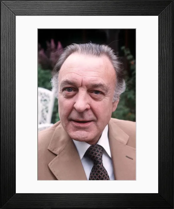 Framed Print : Donald Sinden actor - July 1981 Dbase MSi Framed Print : Donald Sinden actor - July 1981 Dbase MSi