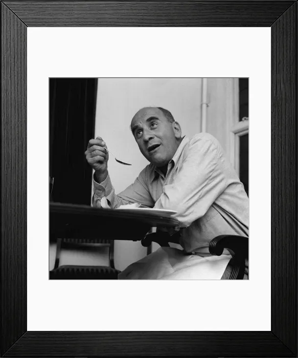 Framed Print : British actor Warren Mitchell Framed Print : British actor Warren Mitchell