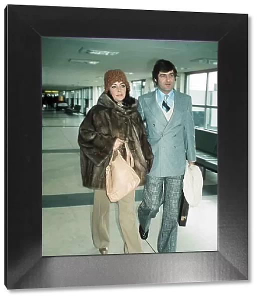 Elizabeth Taylor with Henry Wynberg at London airport November 1973