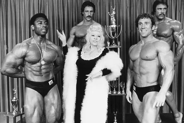 Mae West Actress a the Mr America Contest - August 1977 dbase msi