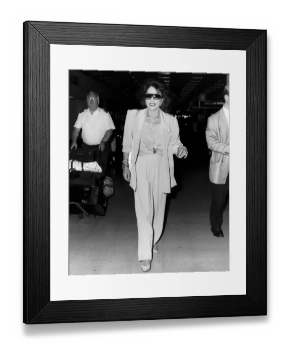 Framed Print : Joan Collins actress starred in Dynasty, July 1988 Framed Print : Joan Collins actress starred in Dynasty, July 1988