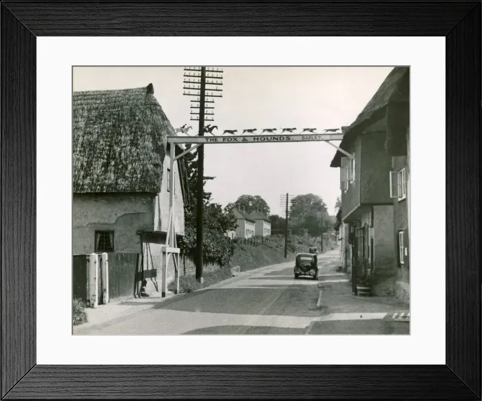Framed Print : The Fox and Hounds in Barley near Royston Hertfordshire