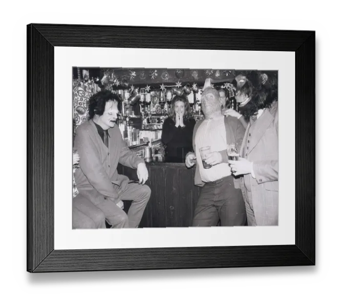 Framed Print : Drinkers standing at the bar of the Red Lion in Kings Langley Hertfordshire wearing masks