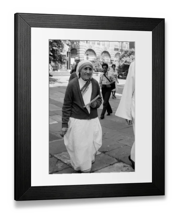 Framed Print : Mother Teresa of Calcutta seen here signing autographs outside St James Church Piccadilly