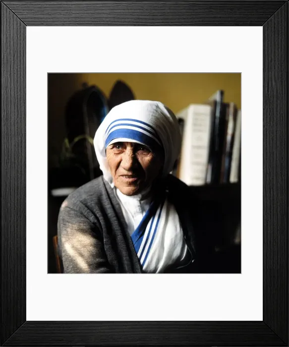 Framed Print : Mother Teresa seen here during a to Scotland in July 1982 Framed Print : Mother Teresa seen here during a to Scotland in July 1982