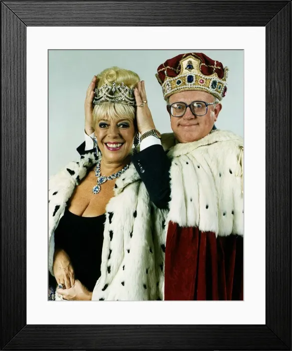 Framed Print : Ken Morley actor and Julie Goodyear actress from Coronation Street
