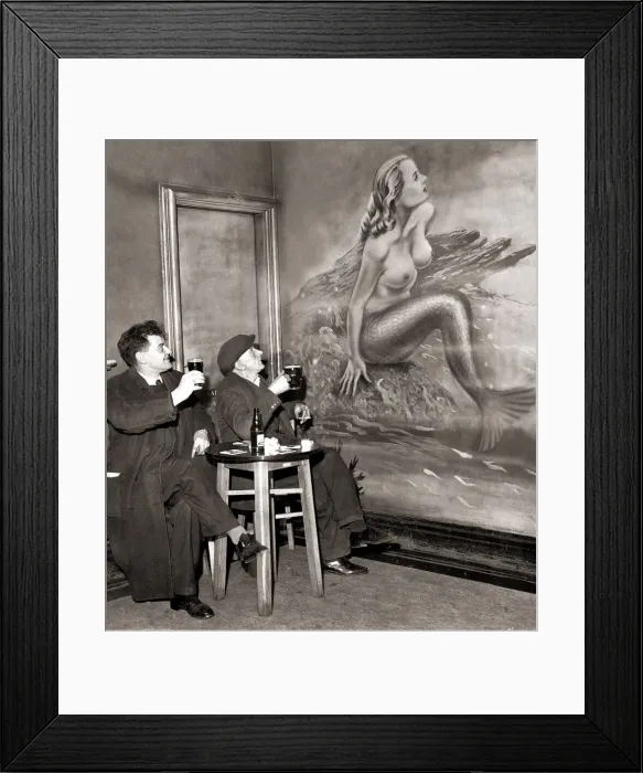 Framed Print : Two of the regulars at the Fishermans Rest, Birkdale Framed Print : Two of the regulars at the Fishermans Rest, Birkdale