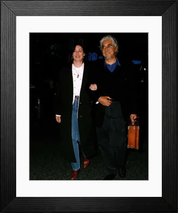 Framed Print : Anjelica Huston actress with her husband Robert Graham leaving Heathrow for Los Angeles Framed Print : Anjelica Huston actress with her husband Robert Graham leaving Heathrow for Los Angeles