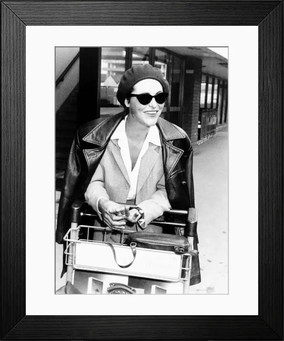 Framed Print : Amanda Donohoe British Actress leaving Heathrow Airport for Los Angeles Framed Print : Amanda Donohoe British Actress leaving Heathrow Airport for Los Angeles