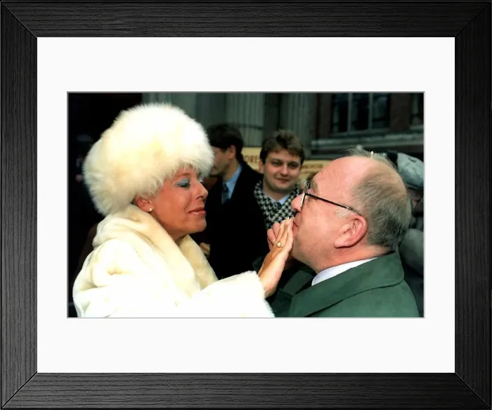 Framed Print : Julie Goodyear actress and actor Roy Barraclough TV Programme Coronation Street Framed Print : Julie Goodyear actress and actor Roy Barraclough TV Programme Coronation Street