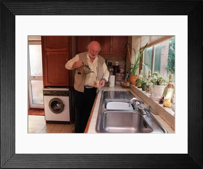 Framed Print : Bill Maynard Actor in his kitchen 1995 Framed Print : Bill Maynard Actor in his kitchen 1995