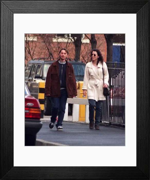 Framed Print : Robert Carlyle Actor with a Granada Makeup Artist in Manchester Framed Print : Robert Carlyle Actor with a Granada Makeup Artist in Manchester
