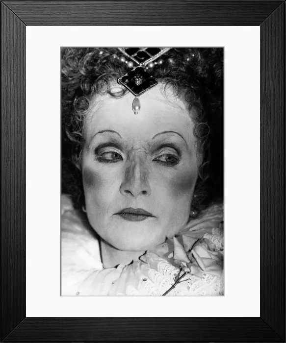 Framed Print : Actress Kate O Mara as Queen Elizabeth 1st for a pageant to commemorate the defeat of