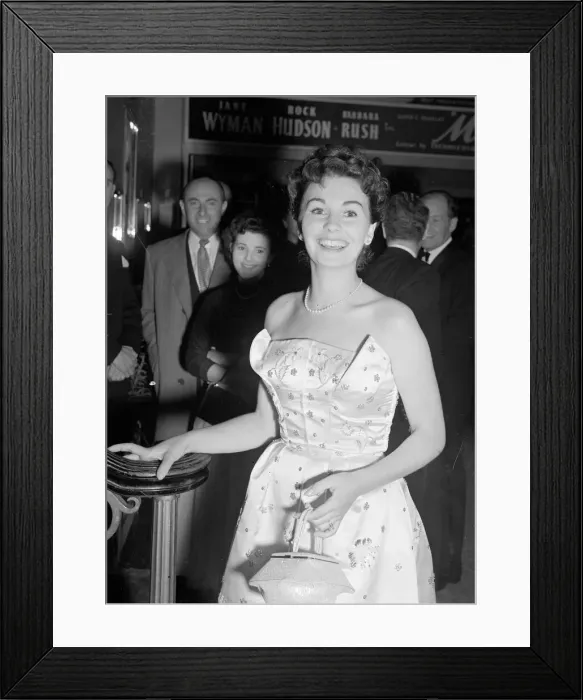 Framed Print : Jean Simmonds actress arriving for the film premiere of Mad About The Man