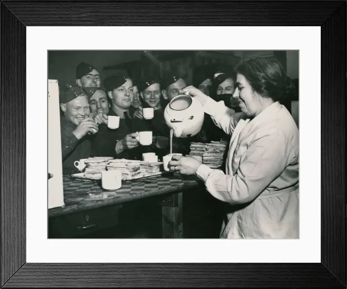 Framed Print : Mrs Hallie Ollerensham known as auntie Hallie by servicemen