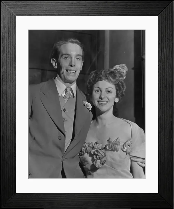 Framed Print : Producer kenneth Tynan and American actress Elaine Dundy after their wedding at St Framed Print : Producer kenneth Tynan and American actress Elaine Dundy after their wedding at St