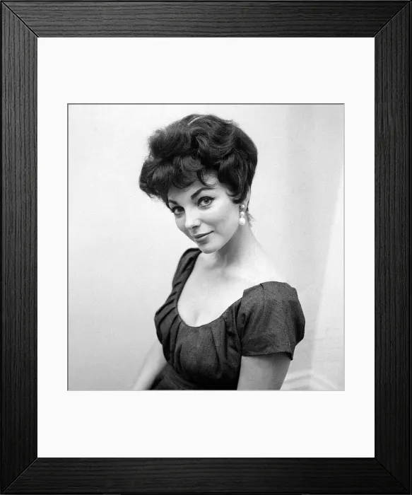Framed Print : Joan Collins 1958 A©Mirrorpix. com A©Mirrorpix
