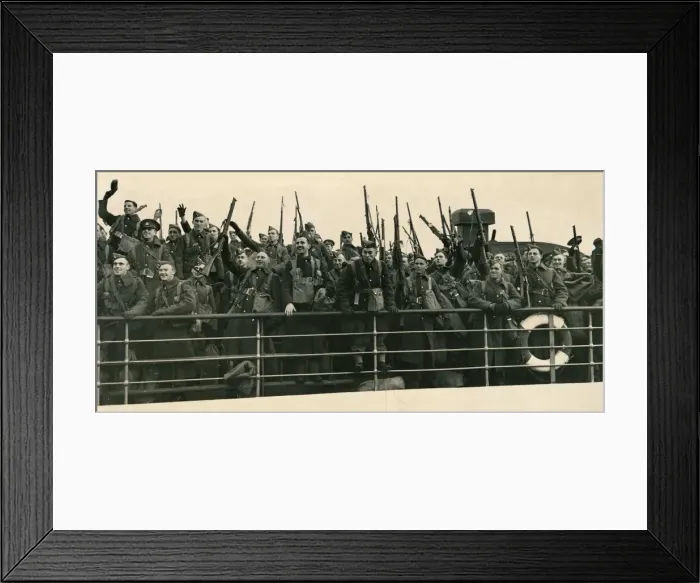 Framed Print : Canadian troops arriving in Britain Framed Print : Canadian troops arriving in Britain