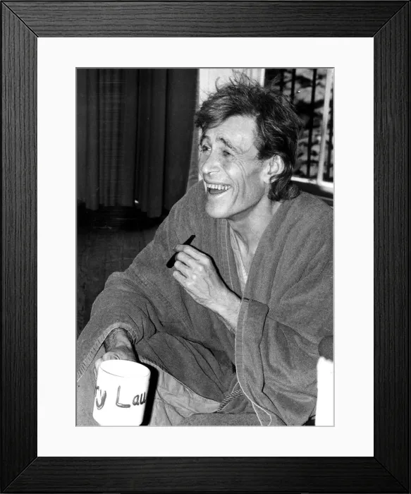 Framed Print : Peter O Toole September 1980, in his dressing gown the morning after he played Framed Print : Peter O Toole September 1980, in his dressing gown the morning after he played